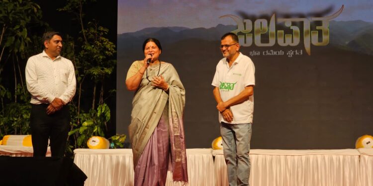 ಜಯಮಾಲಾ ಕೈಯಲ್ಲಿ ‘ಜಲಪಾತ’ ಸಿನಿಮಾದ ಲವ್ ಸಾಂಗ್ ರಿಲೀಸ್!