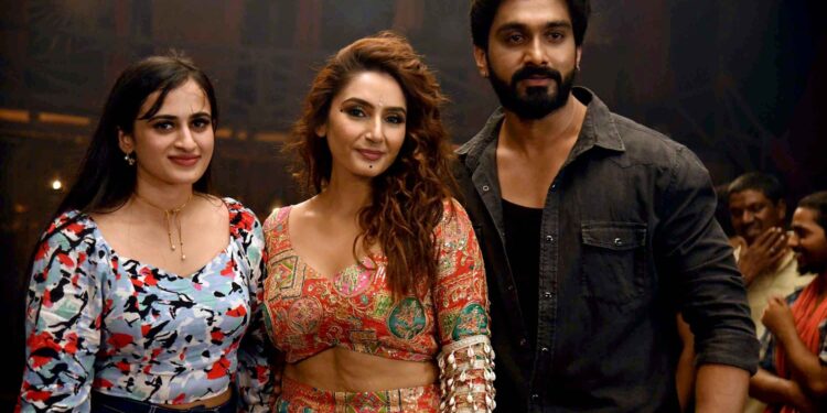 ರಾಜವರ್ಧನ್ ‘ಗಜರಾಮ’ ಸಿನಿಮಾದ ಸ್ಪೆಷಲ್ ನಂಬರ್ ಗೆ ಹೆಜ್ಜೆ ಹಾಕಿದ ರಾಗಿಣಿ!