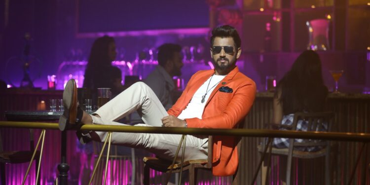 ‘ಶುಗರ್ ಫ್ಯಾಕ್ಟರಿ’ ನಲ್ಲಿ ಮೂವರು ಸುಂದರಿಯರ ಜೊತೆ ಡಾರ್ಲಿಂಗ್ ಕೃಷ್ಣ ರೊಮ್ಯಾನ್ಸ್ !