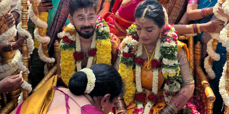 ವೈವಾಹಿಕ ಜೀವನಕ್ಕೆ ಕಾಲಿಟ್ಟ ವಾಸುಕಿ… ಮನಮೆಚ್ಚಿದ ಹುಡುಗಿಯ ಜೊತೆ ವೈಭವ್ ಕಲ್ಯಾಣ!