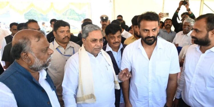 ನಂಗೆ ರಾಜಕಾರಣ ಗೊತ್ತಿಲ್ಲ, ನಾನೊಬ್ಬ ಕಾಮನ್ ಮ್ಯಾನ್‌… ಕಾಮನ್‌ ಮ್ಯಾನ್‌ ಆಗಿರಲು ಇಷ್ಟಪಡ್ತೀನಿ ಎಂದ್ರು ಡಾಲಿ!