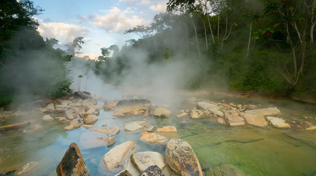 hot water river in amazon forest: ಅಮೇಜಾನ್ ಕಾಡಿನೊಳಗಿದೆ ಸದಾ ಕುದಿಯೋ ನದಿ!