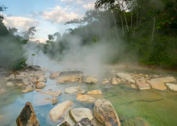 hot water river in amazon forest: ಅಮೇಜಾನ್ ಕಾಡಿನೊಳಗಿದೆ ಸದಾ ಕುದಿಯೋ ನದಿ!
