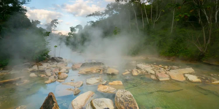hot water river in amazon forest: ಅಮೇಜಾನ್ ಕಾಡಿನೊಳಗಿದೆ ಸದಾ ಕುದಿಯೋ ನದಿ!